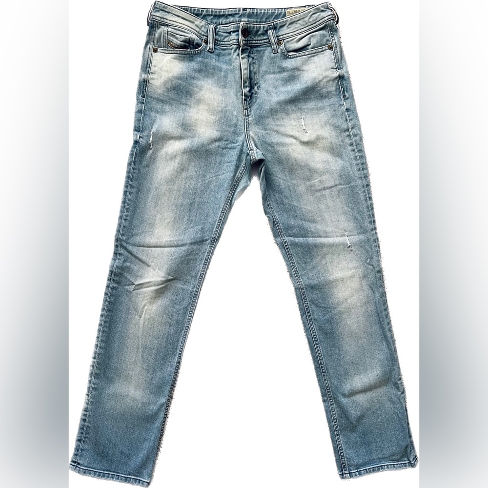 Diesel regular straight stretch Jean. Reen fit.